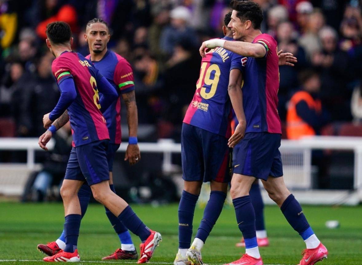 九游娱乐-莱万多夫斯基在日本队比赛中险胜，败北引发热议！