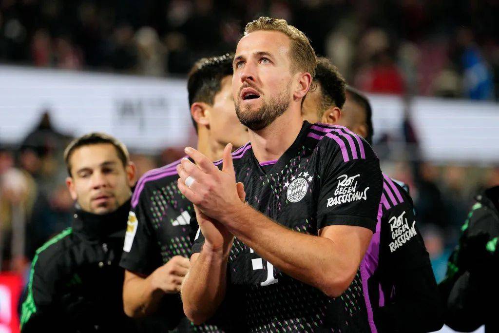 九游官方网站- 凯恩在加拿大队比赛中夺冠，表现优异引发热议！赛场气氛高涨