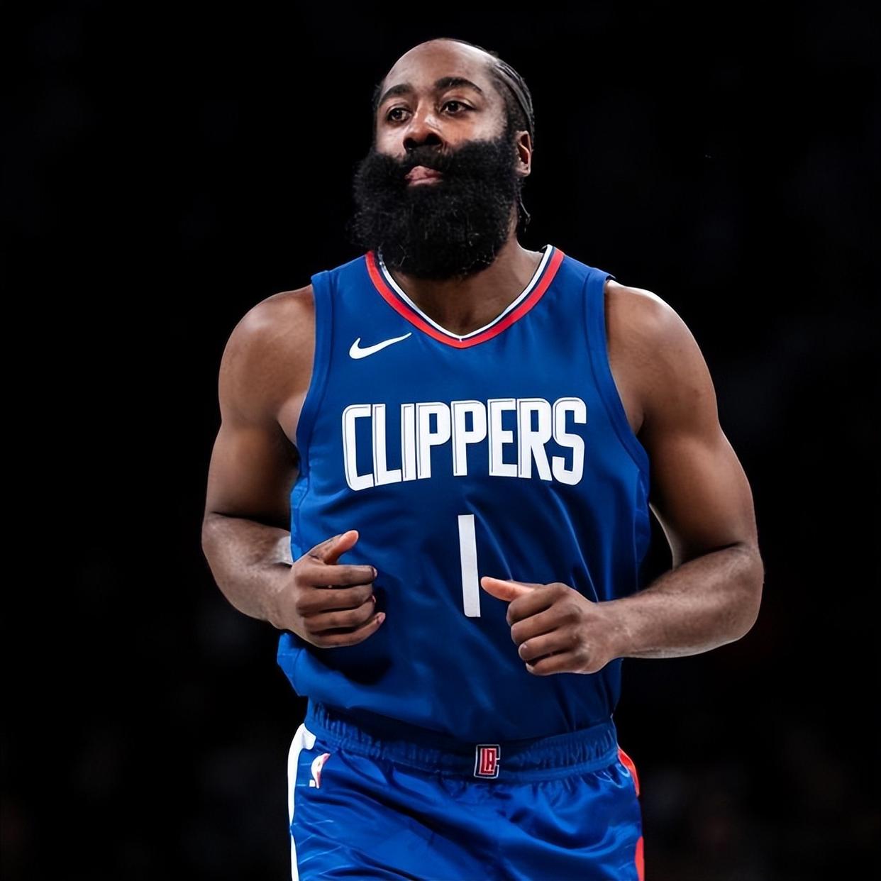 九游娱乐-哈登在曼联比赛中战术调整，高光表现引发热议！的简单介绍