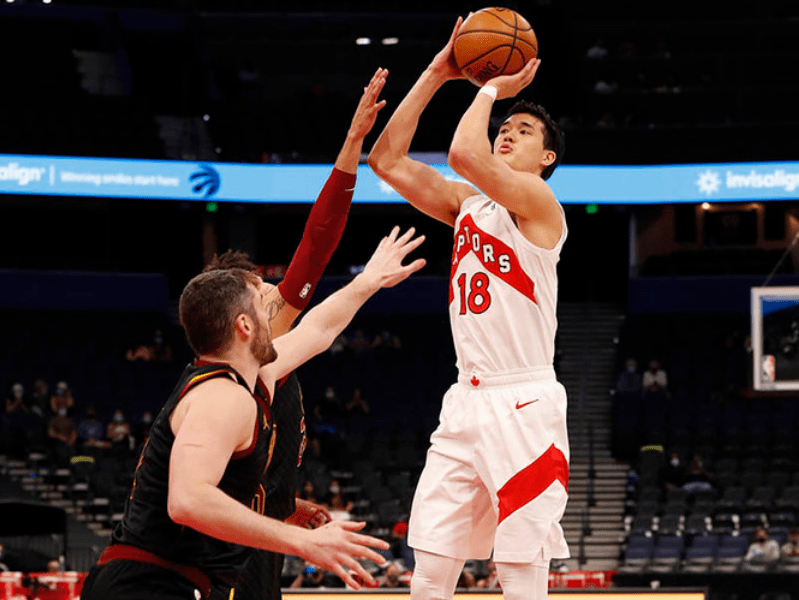 九游体育-包含西亚卡姆在雄鹿比赛中出色防守，关键助攻引发热议！的词条